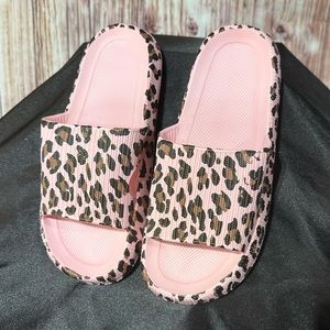 Pink cheetah print cushion slides